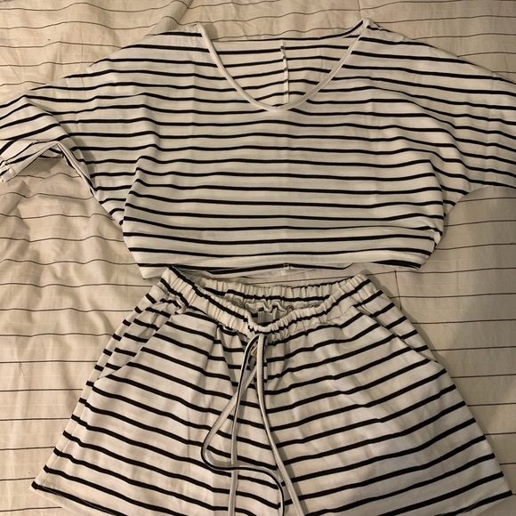 Zaful Striped two piece - Picture 2 of 2